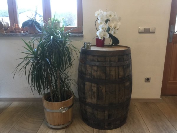 Fasstisch Whiskyfass als Stehtisch Eichenfass gebraucht Tischfass Holzfass rustikal
